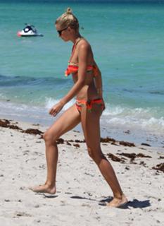 Lena Gercke feet photo thumbnail