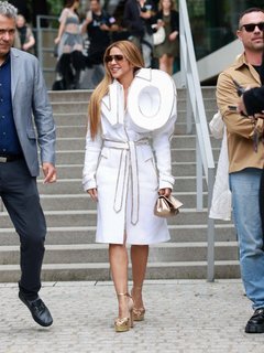 Shakira feet photo thumbnail