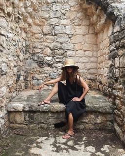 Halle Berry feet photo thumbnail