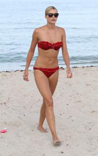 Lena Gercke feet photo thumbnail