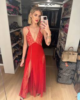 Chiara Ferragni feet photo thumbnail