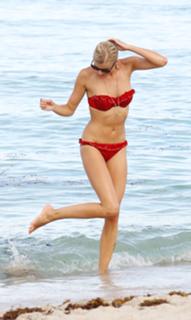 Lena Gercke feet photo thumbnail