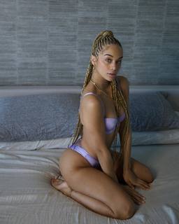 Jasmine Sanders feet photo thumbnail