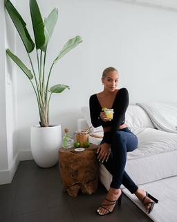 Jasmine Sanders feet photo thumbnail