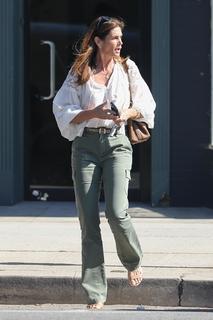 Cindy Crawford feet photo thumbnail