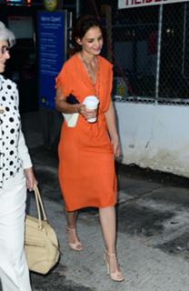 Katie Holmes feet photo thumbnail