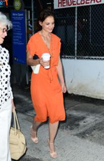 Katie Holmes feet photo thumbnail