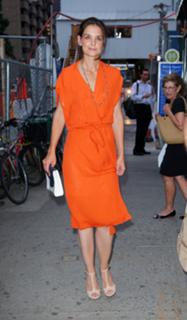Katie Holmes feet photo thumbnail