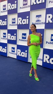 Caterina Balivo feet photo thumbnail