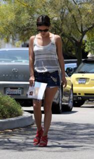 Rachel Bilson feet photo thumbnail