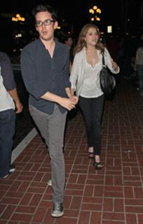 Anna Kendrick feet photo thumbnail