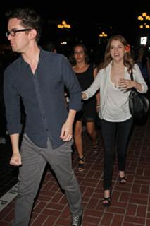 Anna Kendrick feet photo thumbnail