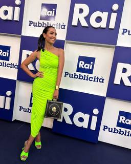 Caterina Balivo feet photo thumbnail