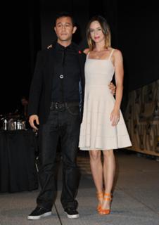 Emily Blunt feet photo thumbnail