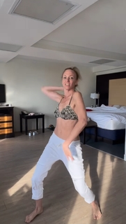 Debbie Gibson feet photo thumbnail