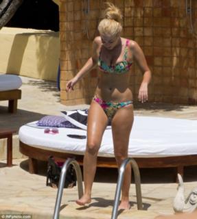 Tulisa feet photo thumbnail