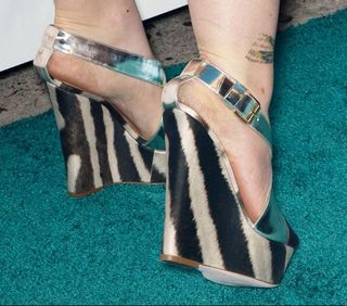 Allison Mack feet photo 1
