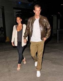Olivia Munn feet photo thumbnail