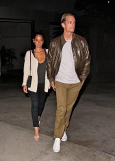 Olivia Munn feet photo thumbnail