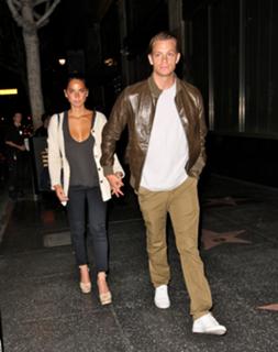 Olivia Munn feet photo thumbnail