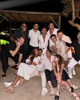 Izabel Goulart feet photo thumbnail