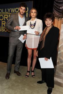 Elizabeth Olsen feet photo thumbnail