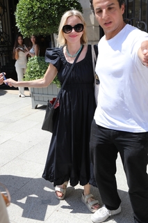 Naomi Watts feet photo thumbnail