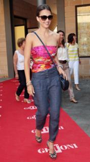 Jessica Alba feet photo thumbnail