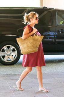 Reese Witherspoon feet photo thumbnail