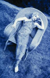 Christina Applegate feet photo thumbnail