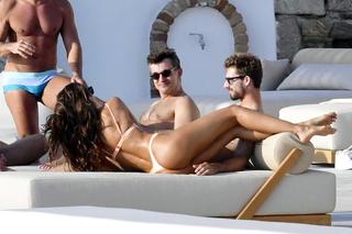 Izabel Goulart feet photo thumbnail