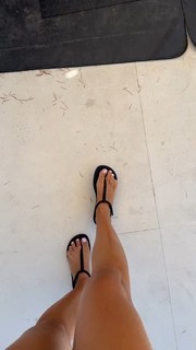 Cristina Pedroche feet photo thumbnail