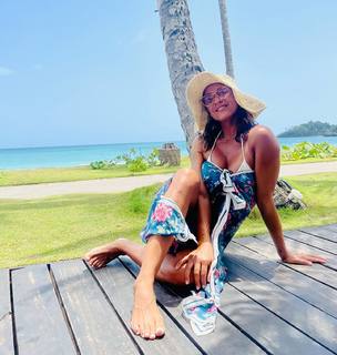 Dania Ramirez feet photo thumbnail