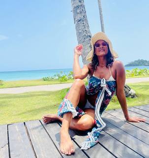 Dania Ramirez feet photo thumbnail