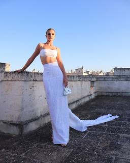 Rosie Huntington-Whiteley feet photo thumbnail