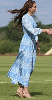 Catherine Princess of Wales feet photo thumbnail