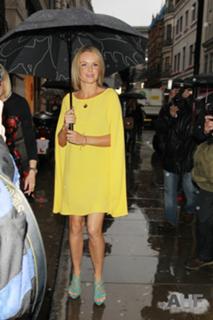 Amanda Holden feet photo thumbnail