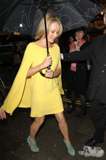 Amanda Holden feet photo thumbnail