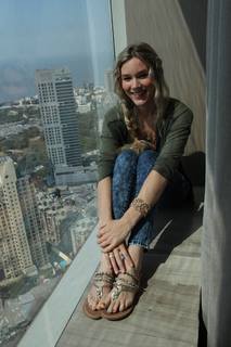 Joss Stone feet photo thumbnail