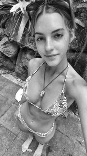 Emily Feld feet photo 4