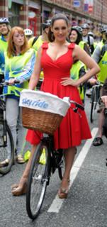 Kelly Brook feet photo thumbnail