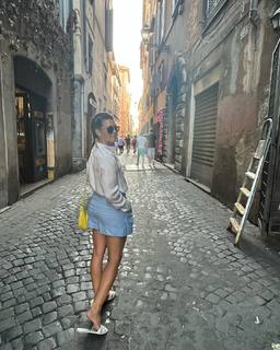 Danica Patrick feet photo thumbnail