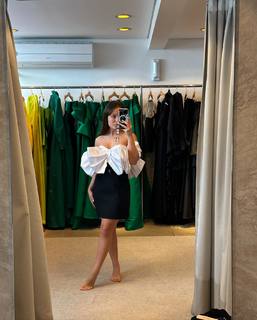 Larissa Manoela feet photo thumbnail