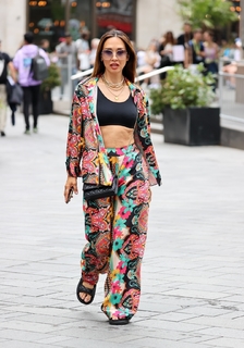 Myleene Klass feet photo thumbnail