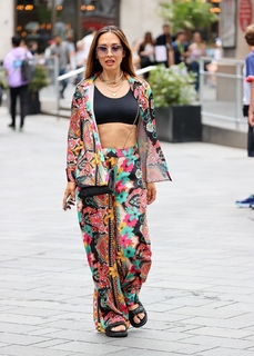 Myleene Klass feet photo thumbnail