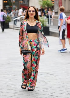 Myleene Klass feet photo thumbnail