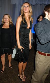 Gisele Bündchen feet photo thumbnail