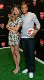 Gisele Bündchen feet photo thumbnail