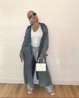 Christina Aguilera feet photo thumbnail