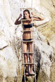Gisele Bündchen feet photo thumbnail